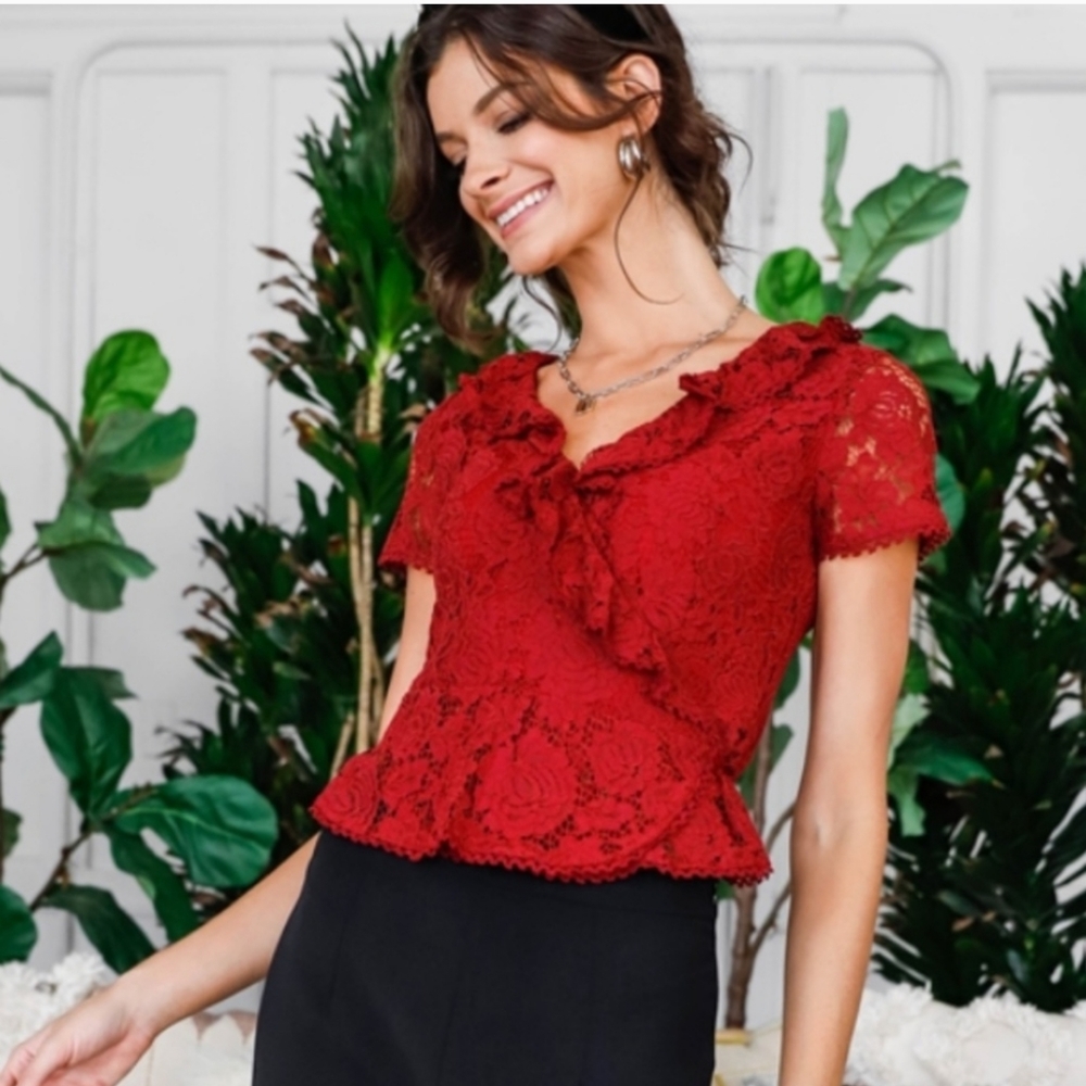 BURGUNDY FLORAL LACE WRAP FRONT TOP